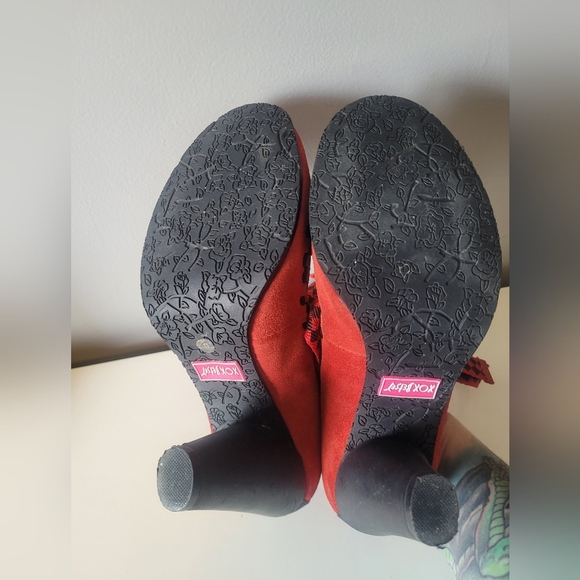 Betsey Johnson Red Suede Heels With Black Piping, VGUC, Size 9 - Picture 12 of 13